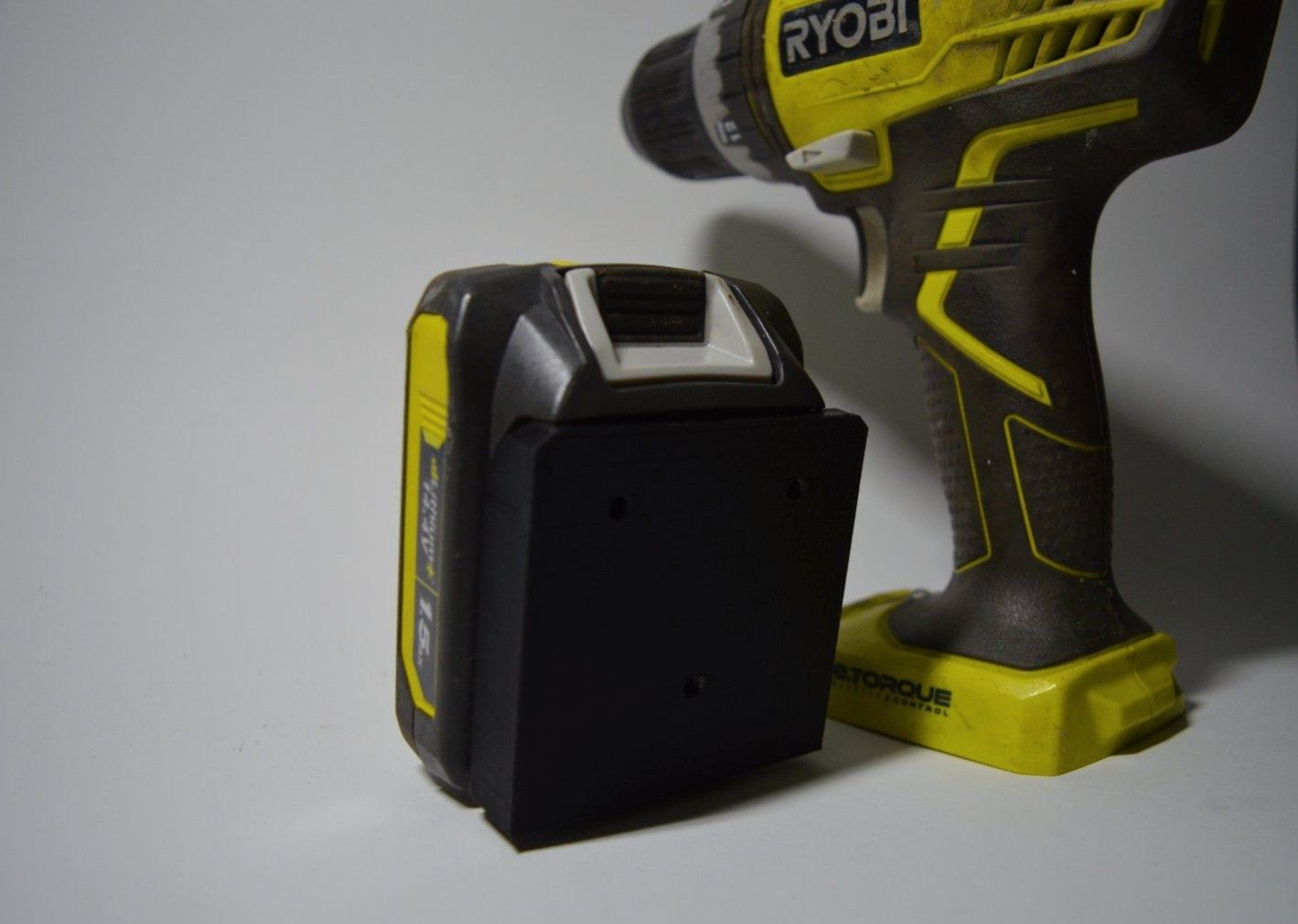 RYOBI 14,4V Akku Halterung Wandhalterung mit Schrauben